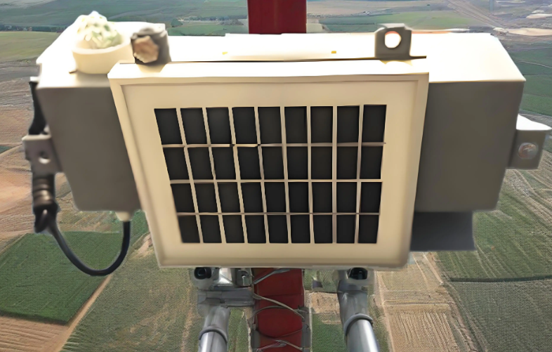 Insulated ladder/stool features